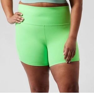 NWOT ATHLETA Salutation Stash Pocket II 5” short - Reviving Mint (neon) 1X